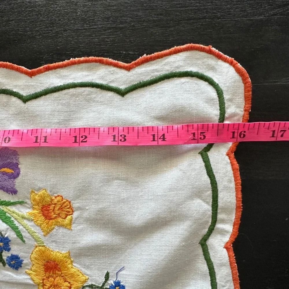 Vtg Embroidered White Floral Table Runner Scalloped Edge Iris 34x16 Cottagecore